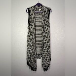 Avenue Black and White Fringe Sleeveless Cardigan Shrug Vest 22/24